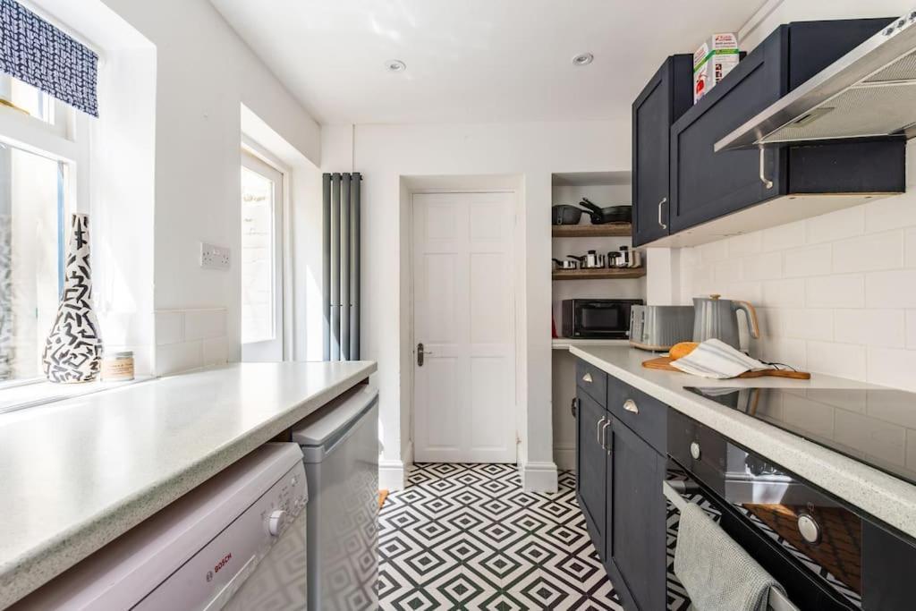 Penarth Townhouse Close To Cardiff & Bay Exterior photo